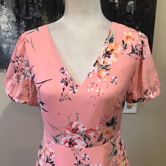 Loft Floral Midi Dress with V Neckline Puffed Sleeves Side Zip and Pockets-2 - Picture 2 of 15